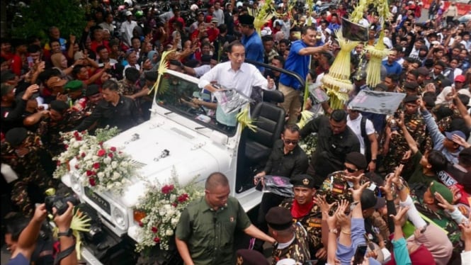 Jokowi pawai bersama Luthfi-Gus Yasin di Purwokerto.