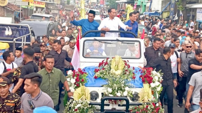 Jokowi ikuti pawai Luthfi-Gus Yasin di Tegal.