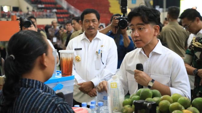 Wapres Gibran dan Pj Gubernur Jateng di acara PNM Semarang.