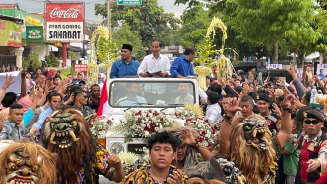 Jokowi hadir dalam Pawai kampanye Luthfi-Yasin.