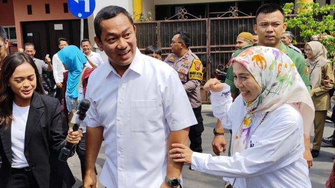 Cawagub Jawa Tengah Hendrar Prihadi setelah nyoblos Pilkada Jateng.