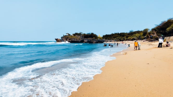 Wisata Pantai Paling Dekat dari Solo yang memukau.