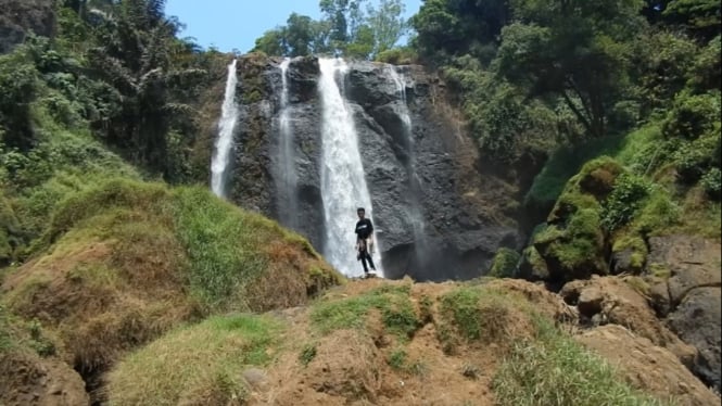 Air terjun Curug Sewu Kendal Jawa Tengah.