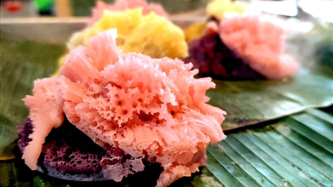 Kue corobikang yang manis kenyal.