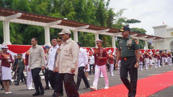 Presiden Prabowo hadiri Apel Kasatwil Polri di Akpol Semarang.