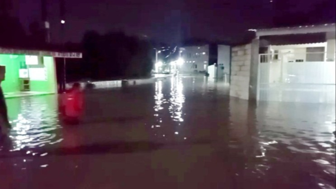 Banjir landa Meteseh Tembalang Kota Semarang.