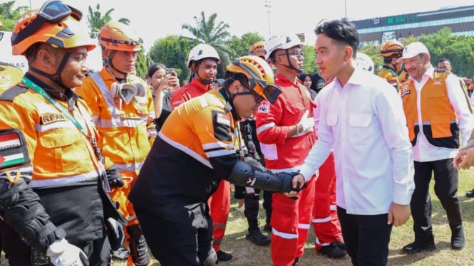 Wapres bersama Baznas serahkan bantuan kepada Baznas Tanggap Bencana.