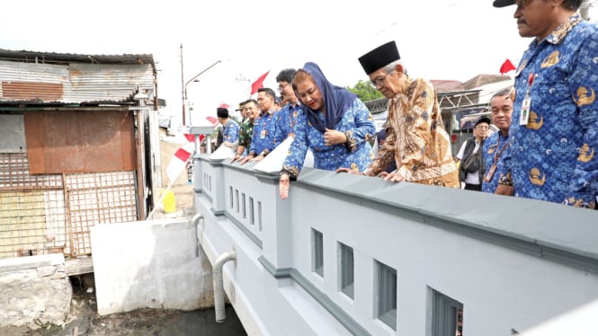 Wali Kota Semarang cek sungai di wilayahnya.