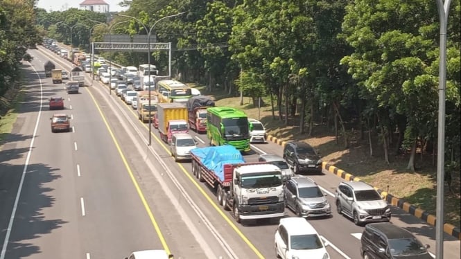 Suasana kepadatan lalu lintas saat masa Nataru di Jateng.