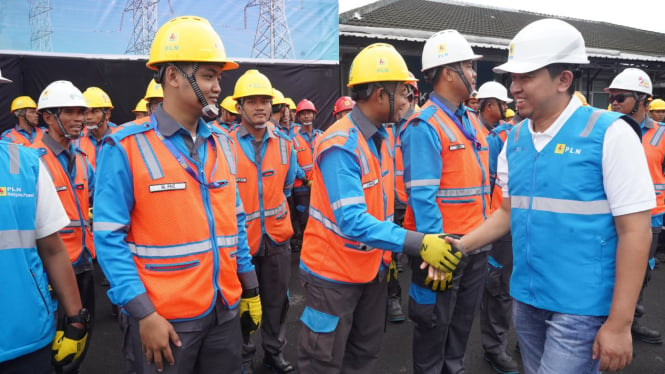 Petugas PLN siaga amankan pasokan listrik Nataru di Jateng DIY.