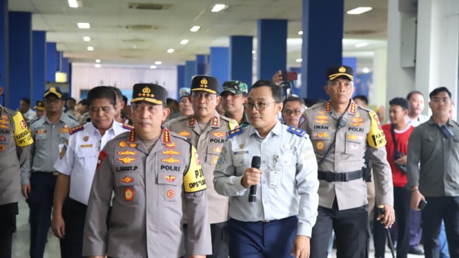 Kapolri cek Terminal Tirtonadi Solo di masa angkutan Nataru.