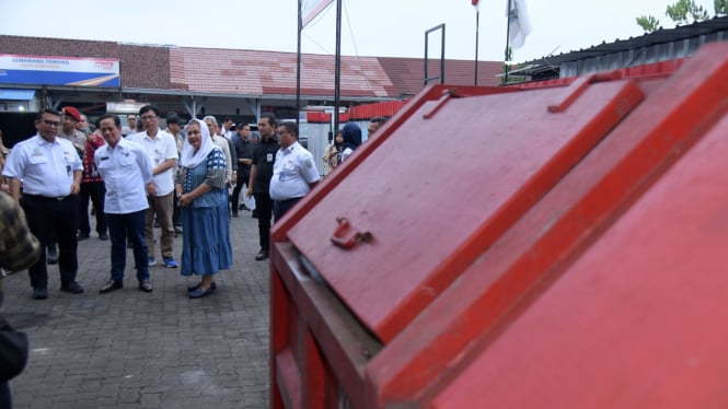 Tempat penampungan sampah di Kota Semarang.