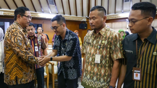 Pj Gubernur Jateng saat lantik pejabat fungsional.