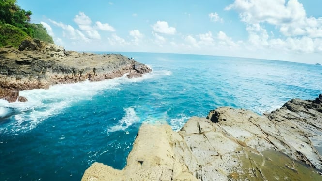 Pantai Wediombo Gunung Kidul.