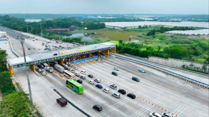 Suasana di Jalan Tol Trans Jawa.