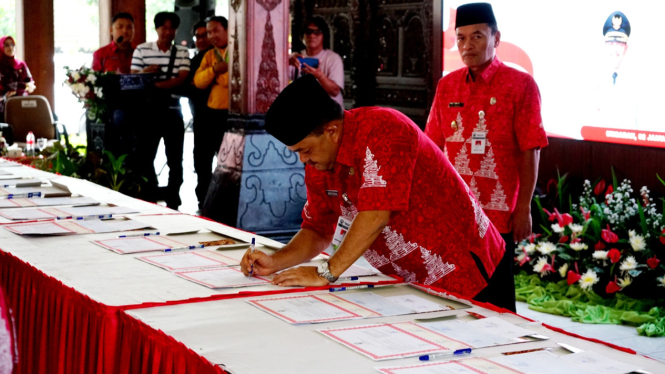 Bupati Semarang Tandatangani Pakta Integritas 2025