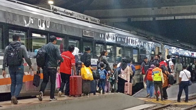 Suasana di Stasiun Semarang saat Nataru.