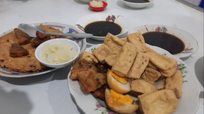 Kuliner tahu pong khas Semarang.