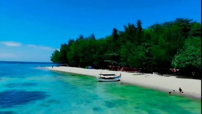 Pulau Panjang Jepara yang eksotis.