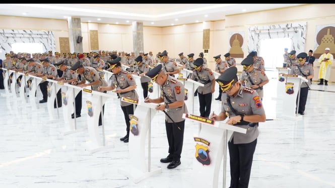 Wali Kota Semarang hadiri Rapat Paripurna DPRD.