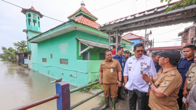 Pj Gubernur Jateng tinjau lokasi banjir di Brebes.