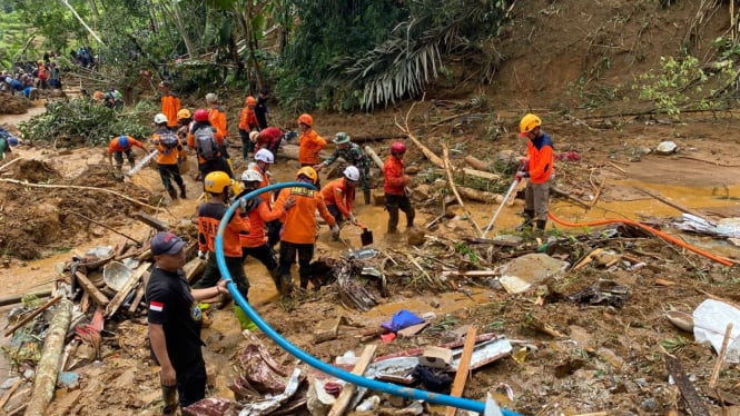 Operasi SAR korban longsor di Petungkriyono Pekalongan.