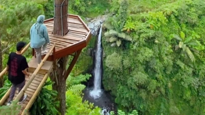 Air terjun Kedung Kayang di lereng Merapi dan Merbabu.