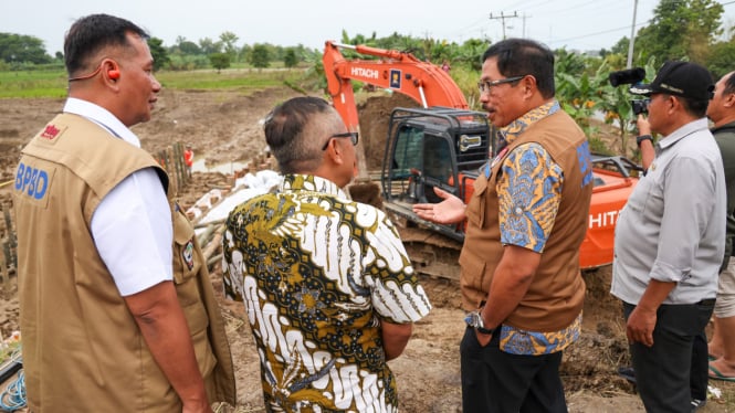 Pj Gubernur Jateng tinjau lokasi banjir di wilayahnya.