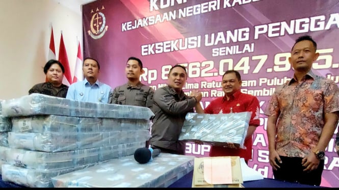 Kajari Serahkan Uang Pengganti Tipikor Ke Kas Daerah Kab semarang