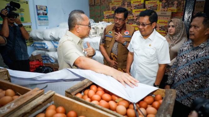 Bantuan disalurkan untuk masyarakat terdampak banjir di Pekalongan.