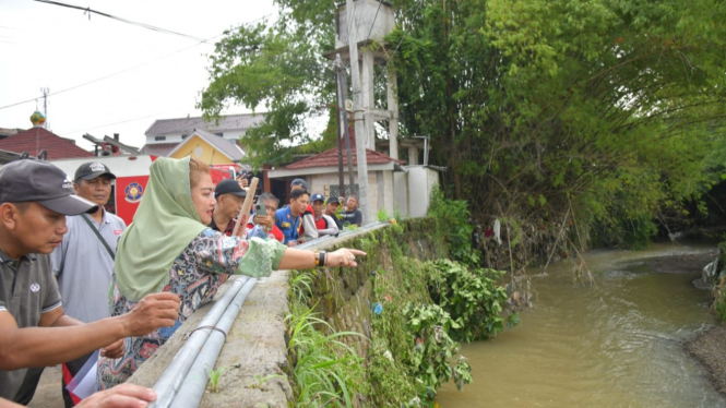 Wali Kota Semarang cek sungai untuk antisipasi banjir.