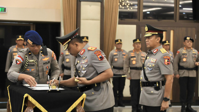 Brigjen Pol Agus Suryonugroho diangkat jadi Kakorlantas Polri.
