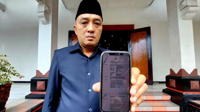 Ketua DPRD Kab. Semarang Tunjukkan PBG Diduga Palsu