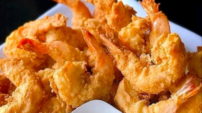 Udang goreng tepung yang renyah merekah.