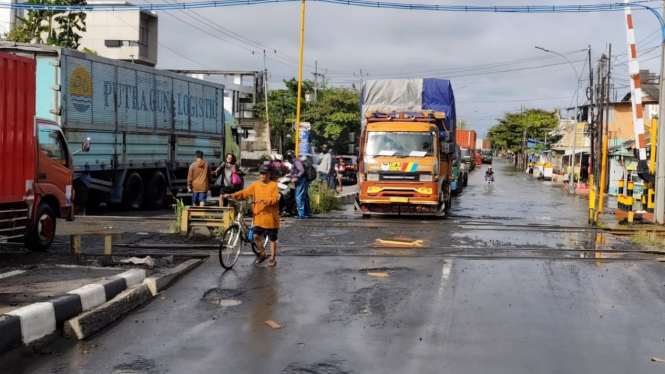 Banjir pantura Kaligawe Semarang mulai surut.