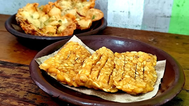 Tempe goreng khas Soto Semarang.