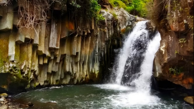 Air terjun Curug Sigeong Tegal.