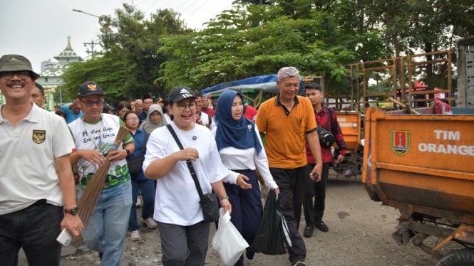 Wali Kota Semarang peringati HPSN dengan pilah sampah.