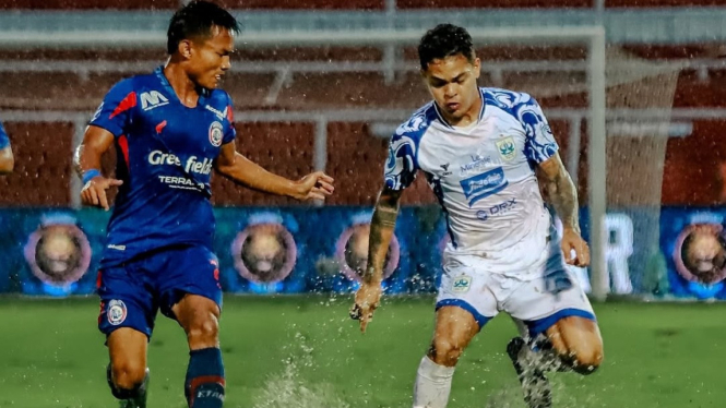 Laga Arema FC dan PSIS Semarang