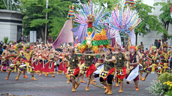 Tradisi kirab Dugderan di Kota Semarang.