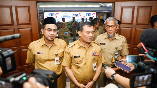Gubernur Jateng di sela rapat perdana di Pemprov Jateng.