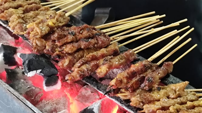 Sate sapi Suruh khas Kota Salatiga.