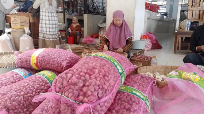 Pedagang bawang merah di Jawa Tengah.