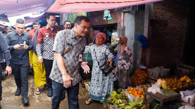 Gubernur Jateng Ahmad Luthfi cek harga pangan di Jepara.