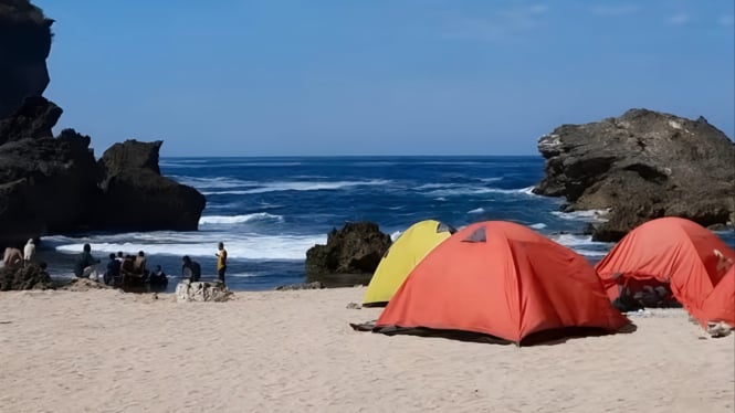 Camping area di Pantai Wohkudu Gunung Kidul.