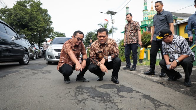 Gubernur Jateng Ahmad Luthfi cek jalan di Boja Kendal.