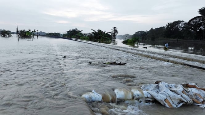 Banjir terjang rel kereta api di Gubug Grobogan lagi.