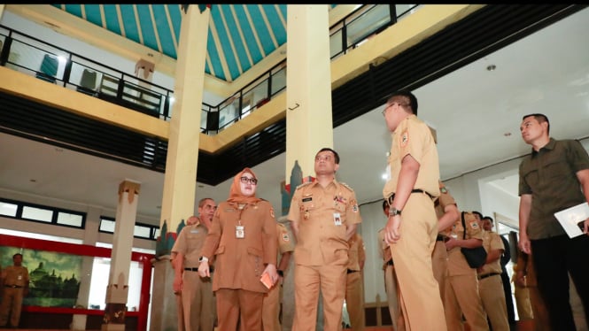 Gubernur Jateng meninjau gedung yang di Jalan Slamet Riyadi Surakarta