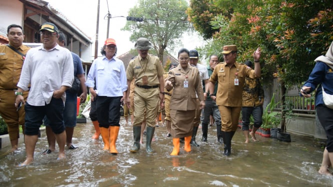 Wali Kota Semarang cek banjir di Genuk.