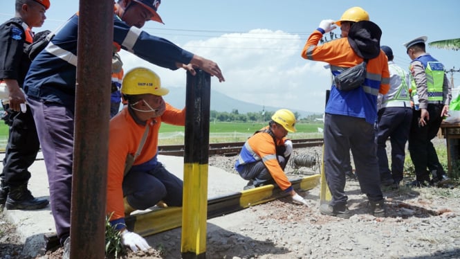 KAI Daop 4 Semarang tutup perlintasan sebidang tak dijaga.